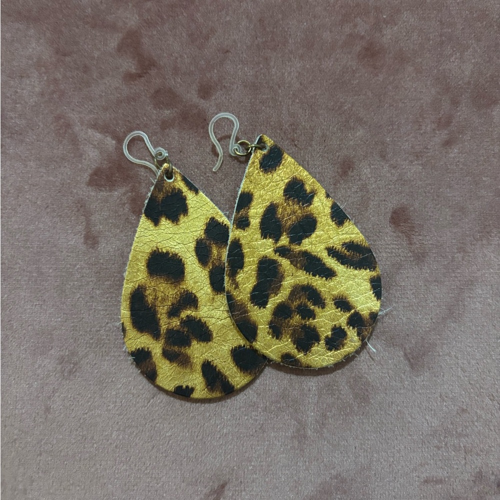Leopard Earrings - Picture 2 of 3